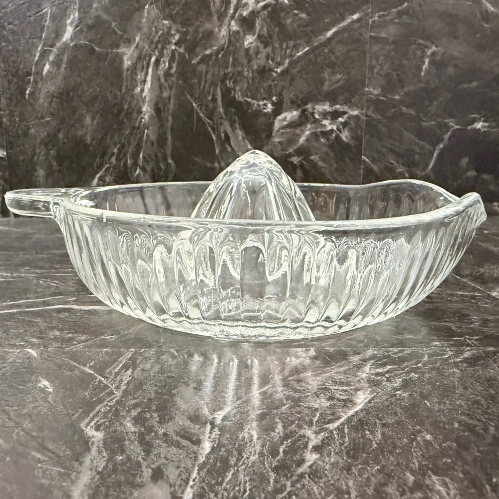 Glass Ribbed Citrus Juicer